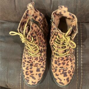 Leopard Print Billabong‎ Lace-Up Ankle Boots
